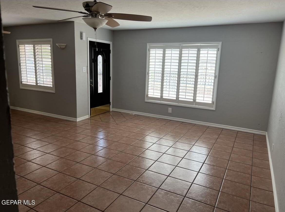 6447 Navajo Ave - Photo 6 of 20