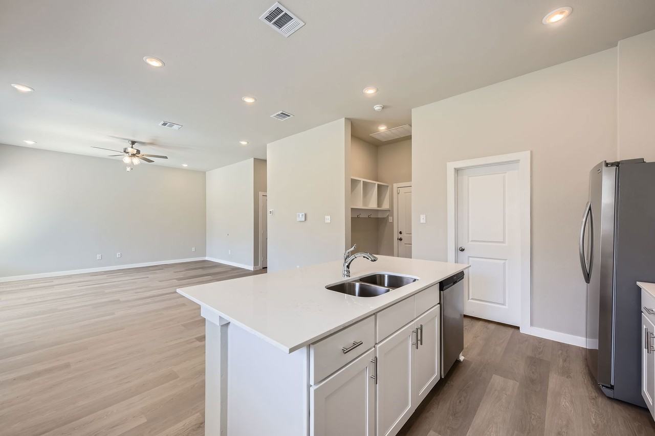 1033 Hudson Way #1112 - Photo 4 of 8