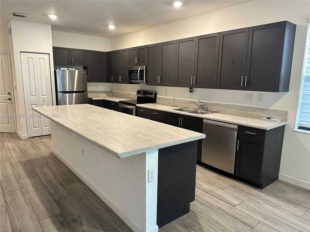 25137 Sw 108th Ave - Photo 2 of 8