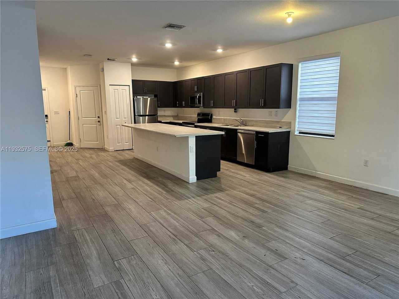 25137 Sw 108th Ave - Photo 3 of 8