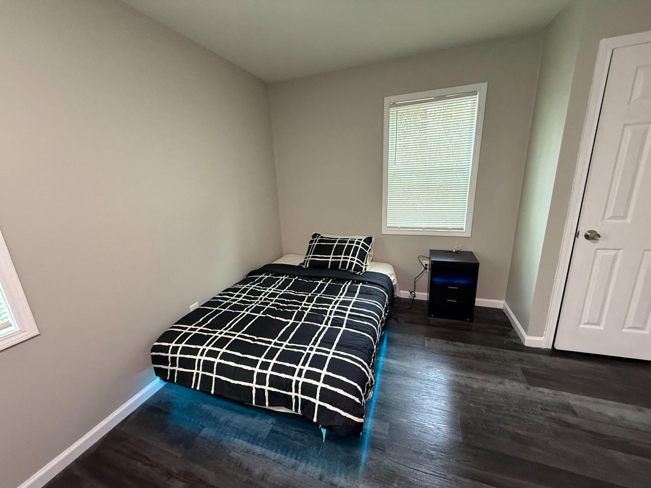 Sizemore Ave Nw - Photo 3 of 14