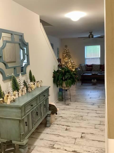 Oxford Ln - Photo 3 of 8