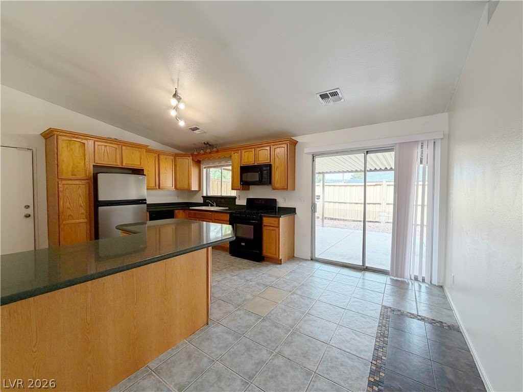 4624 Charger Ave - Photo 4 of 28