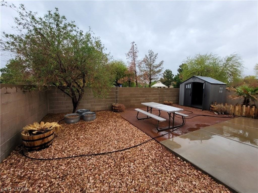 6213 Capehart Falls St - Photo 4 of 42