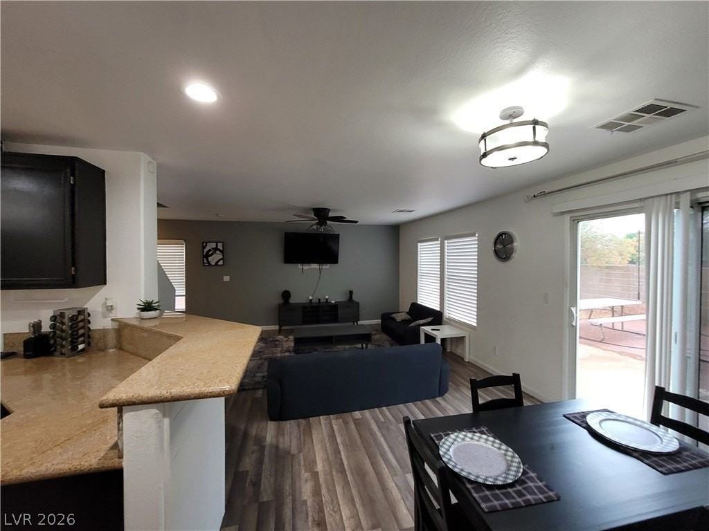 6213 Capehart Falls St - Photo 7 of 42