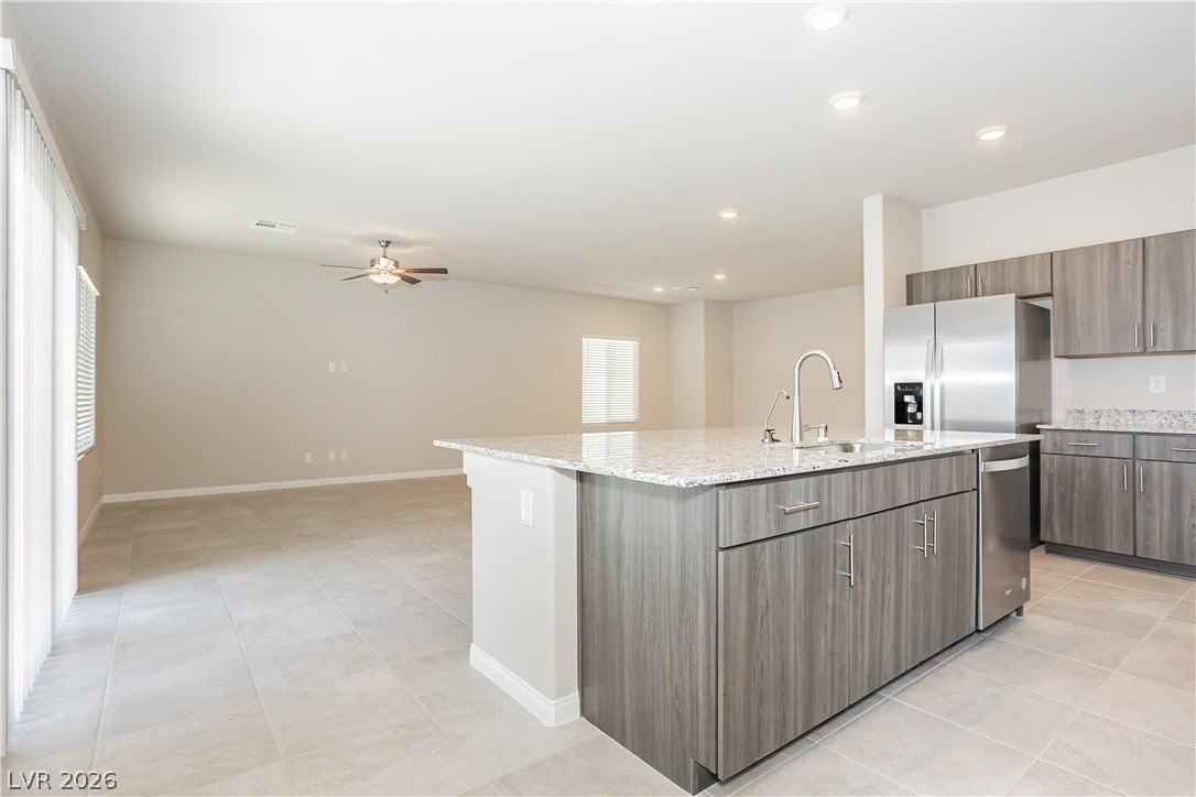 8913 Seal Cove St - Photo 6 of 27