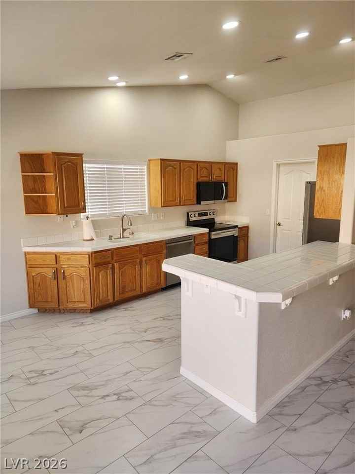 370 Concord Dr - Photo 2 of 11