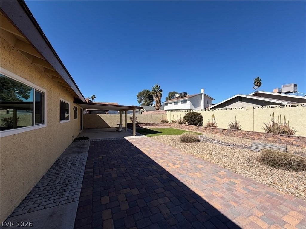 6822 Endora Dr - Photo 5 of 32