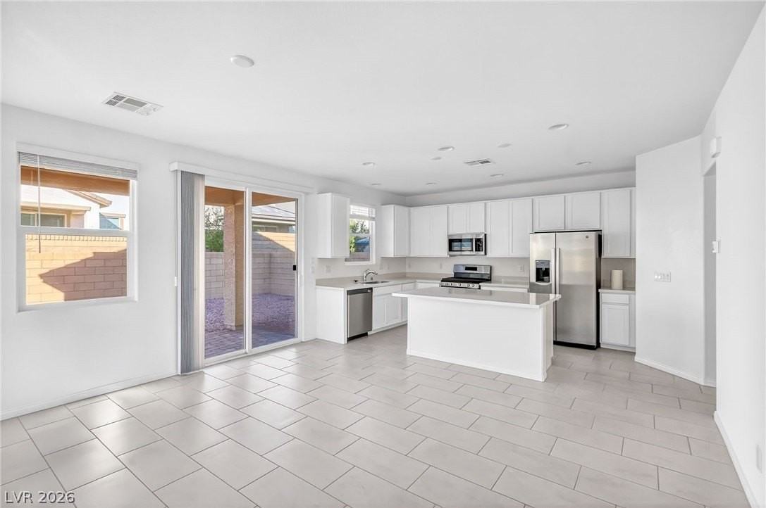 10233 Ullom Dr - Photo 5 of 36