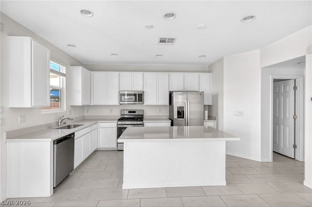 10233 Ullom Dr - Photo 6 of 36