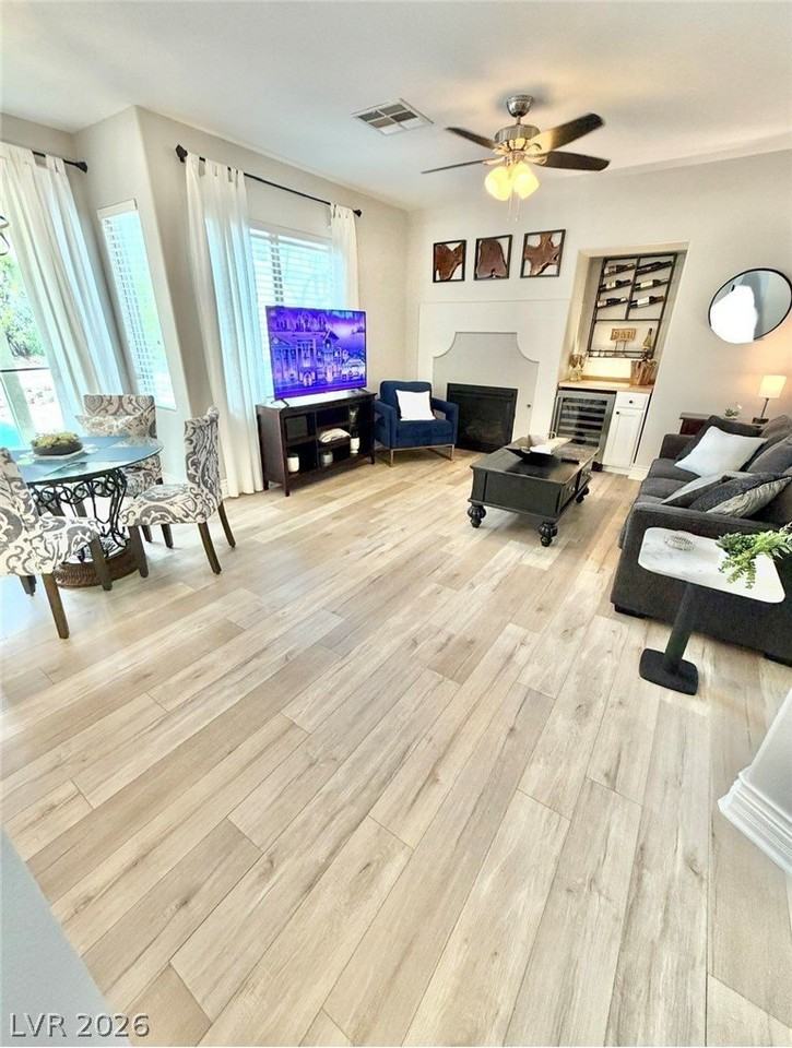 399 Center Green Dr - Photo 5 of 47