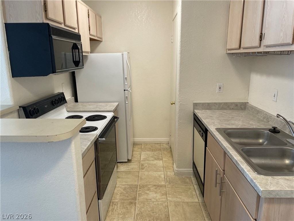 5271 Lindell Rd #106 - Photo 5 of 14