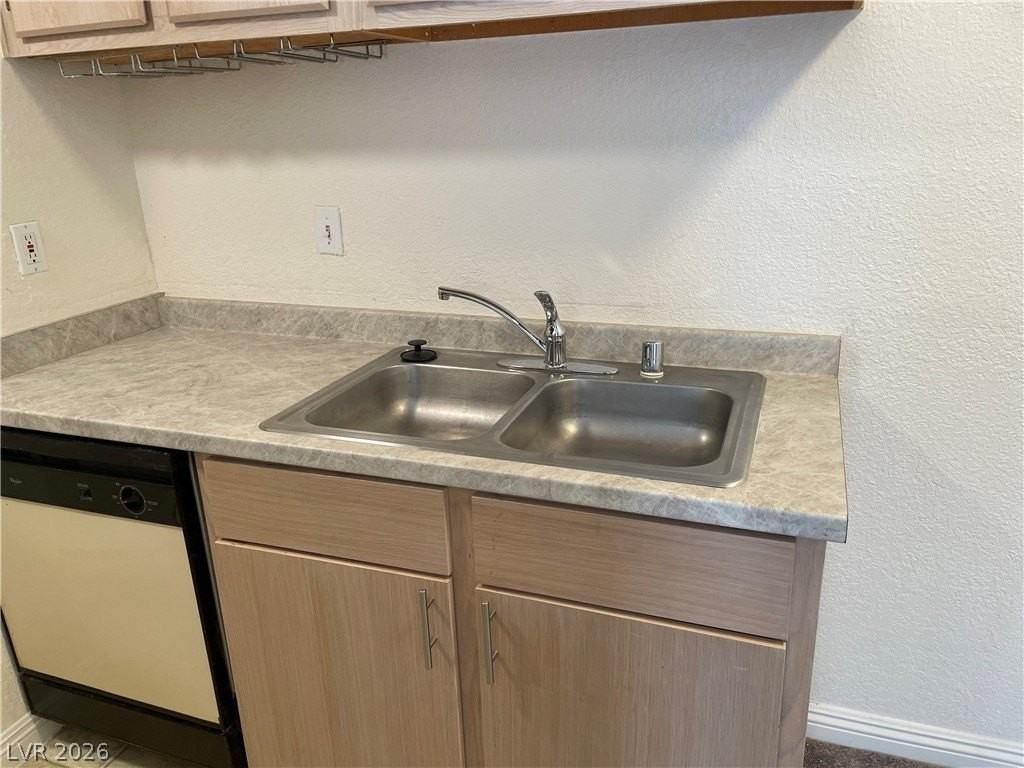 5271 Lindell Rd #106 - Photo 7 of 14