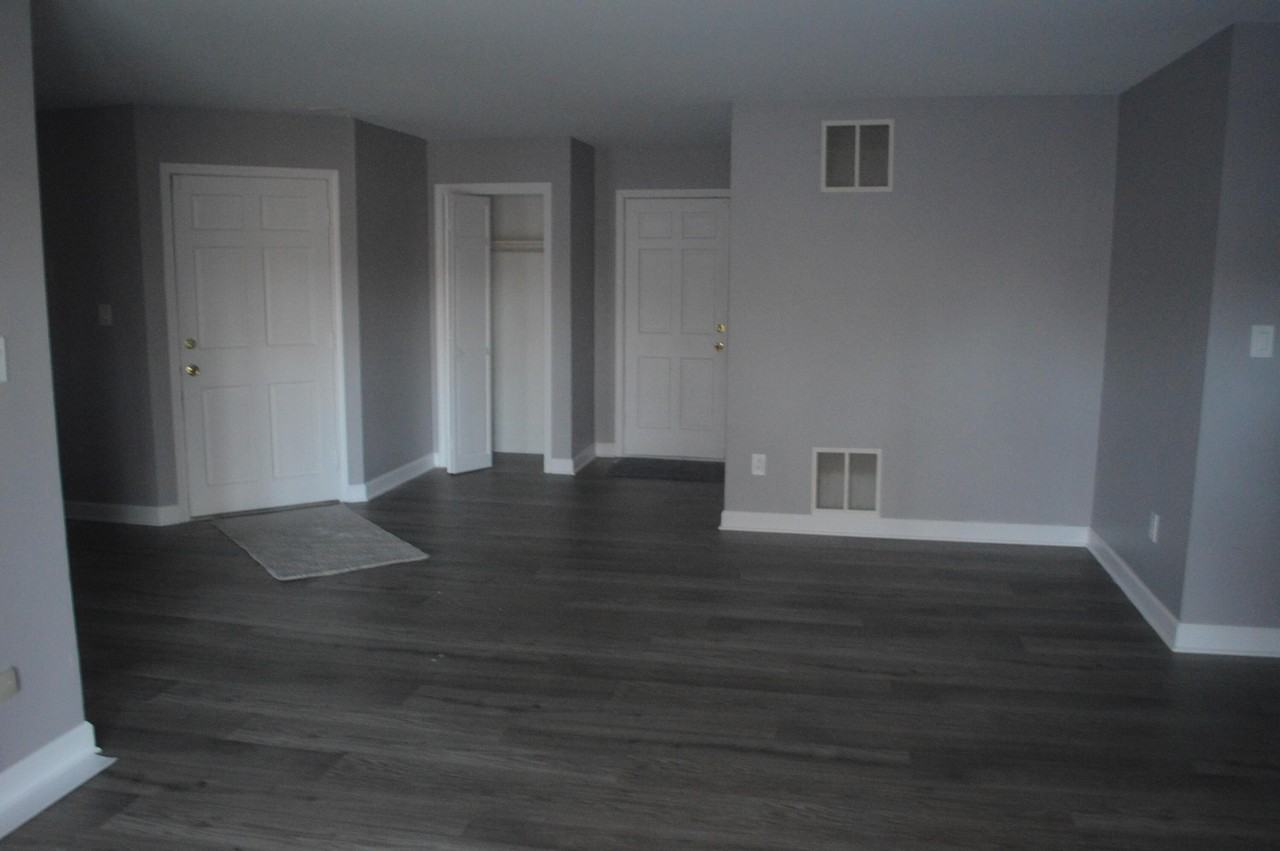 710 Knoxbury Ln Apt 1 - Photo 4 of 20