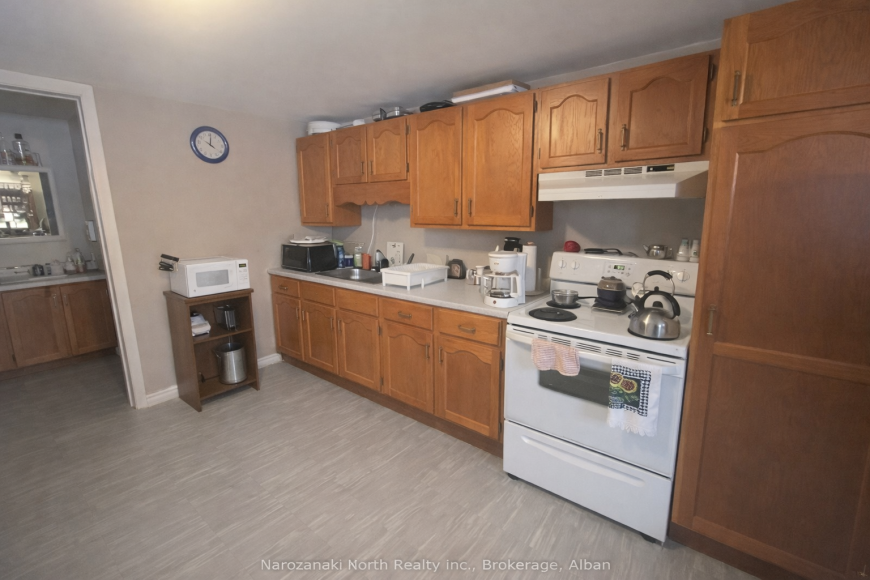 10 1-10 Green Bay Road - Photo 2 of 7