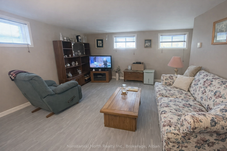 10 1-10 Green Bay Road - Photo 4 of 7