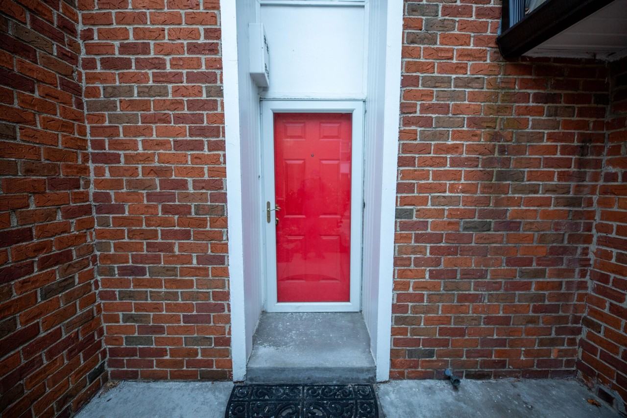 2146 Bryanston Crescent St - Photo 2 of 19