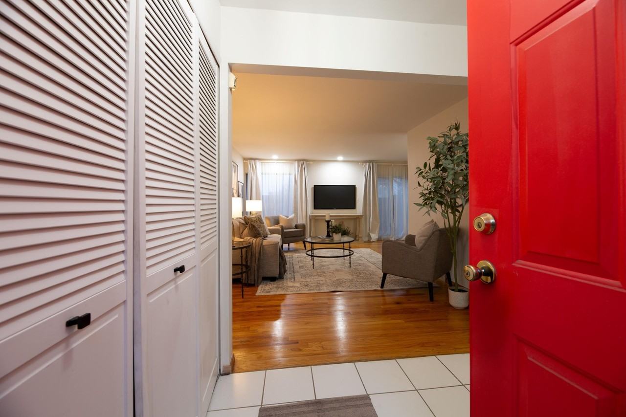 2146 Bryanston Crescent St - Photo 3 of 19