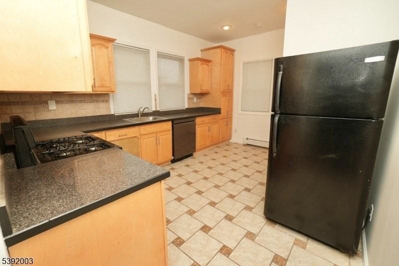 466 Cortlandt St 2nd Fl #2 - Photo 3 of 17