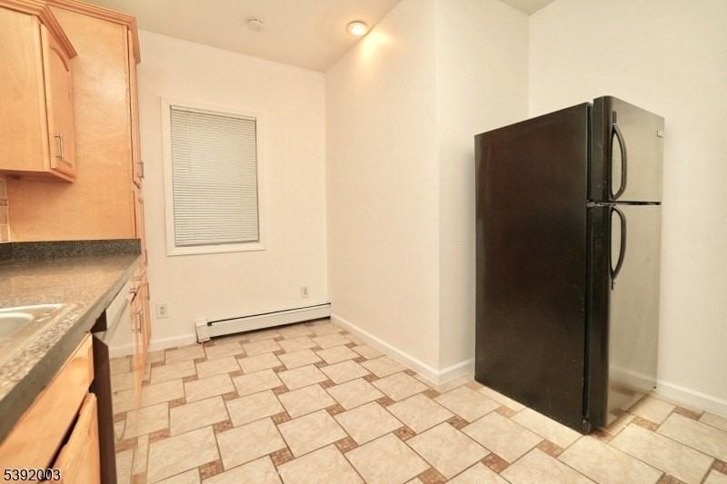 466 Cortlandt St 2nd Fl #2 - Photo 5 of 17