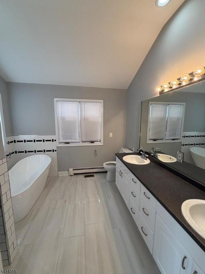 7 Center Grove Rd - Photo 4 of 11