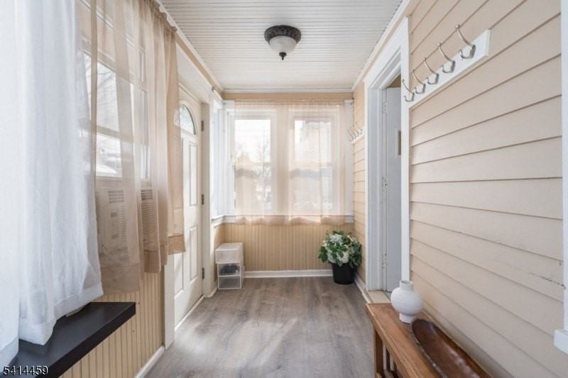 529 Ainsworth St - Photo 4 of 28