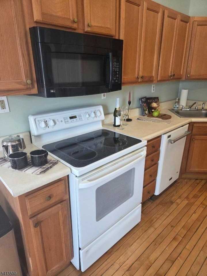 25 Main St - Photo 5 of 10