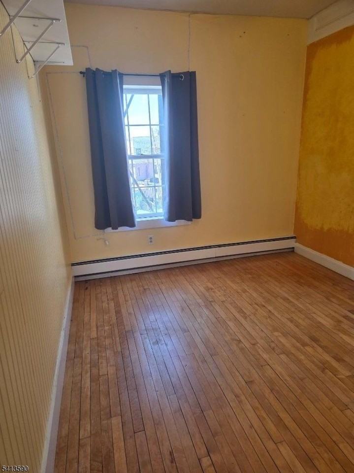 25 Main St - Photo 7 of 10