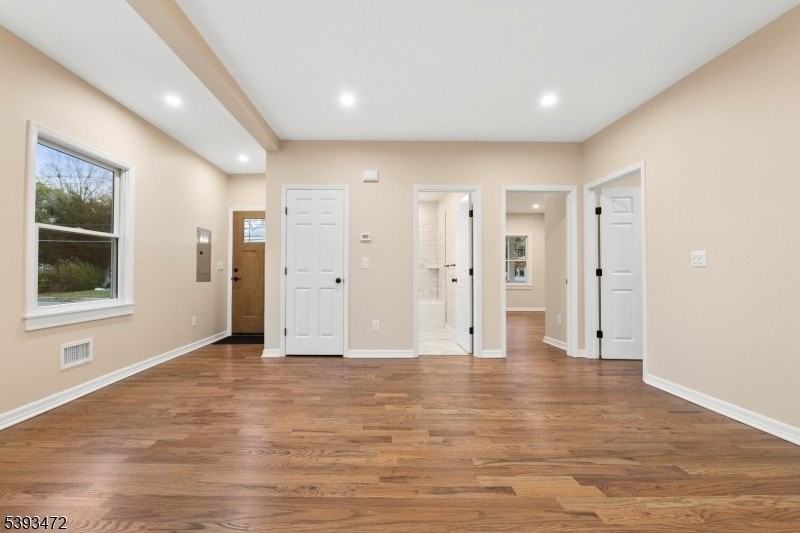 937 Ringwood Ave 1st Fl - Photo 2 of 13