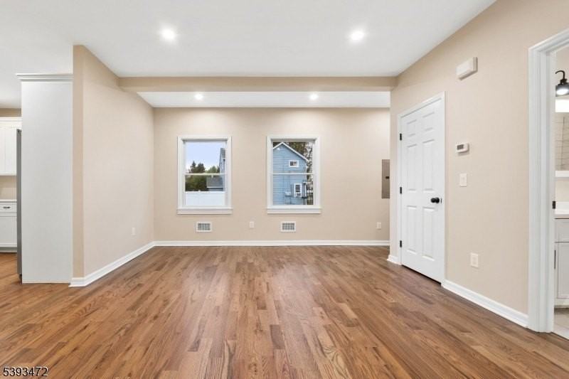 937 Ringwood Ave 1st Fl - Photo 3 of 13