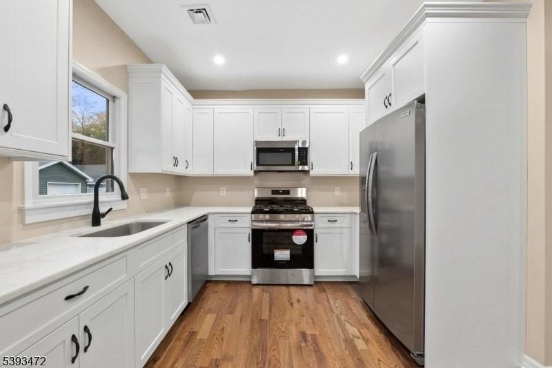 937 Ringwood Ave 1st Fl - Photo 6 of 13