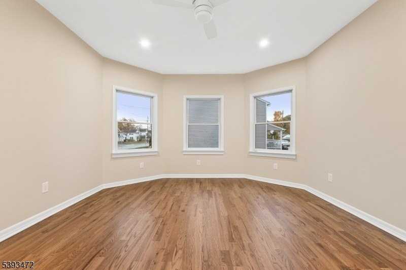 937 Ringwood Ave 1st Fl - Photo 7 of 13