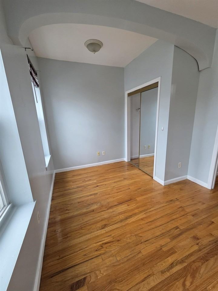 693 Bergen Ave #2 - Photo 6 of 9