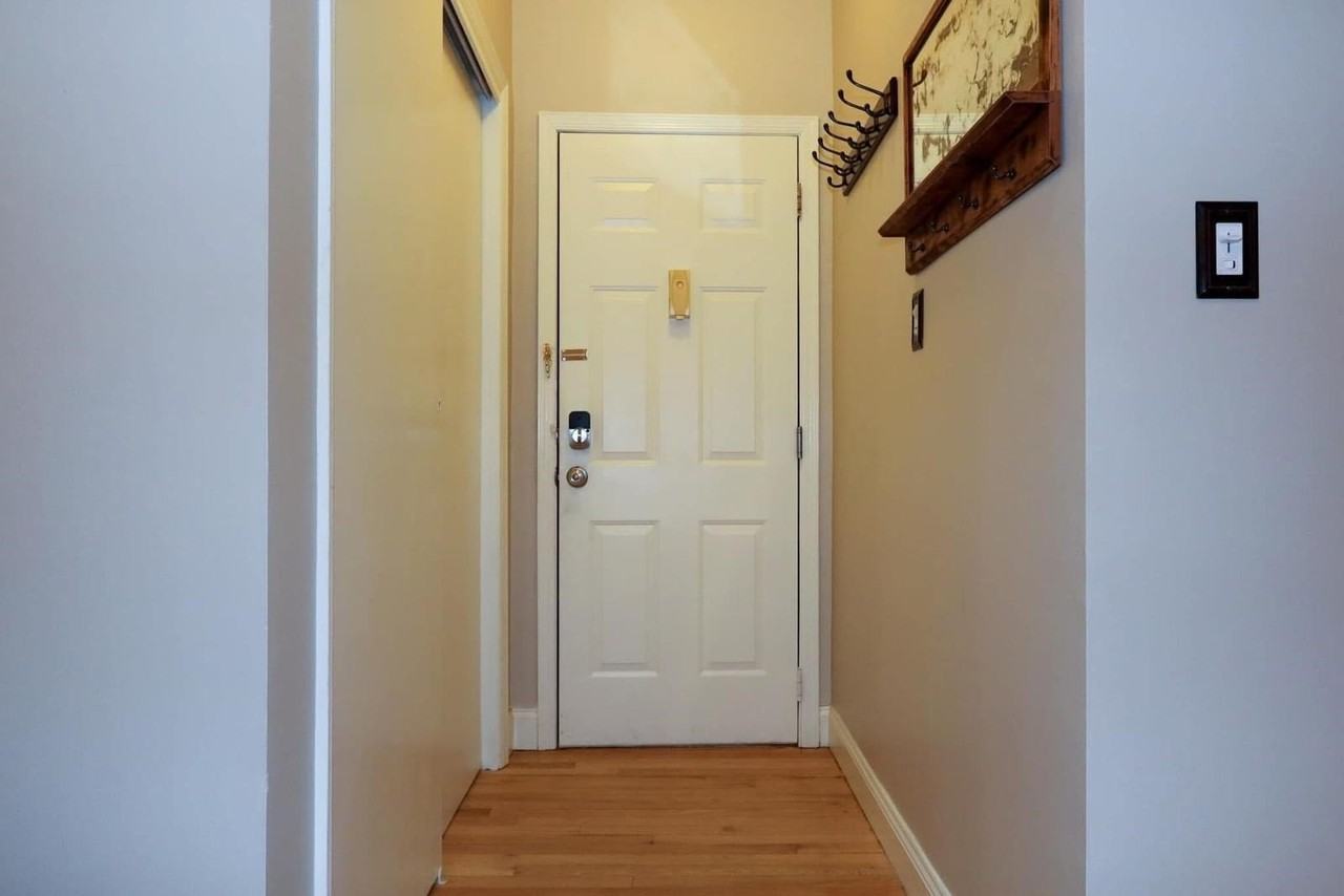 883 Boulevard E #1C - Photo 3 of 11