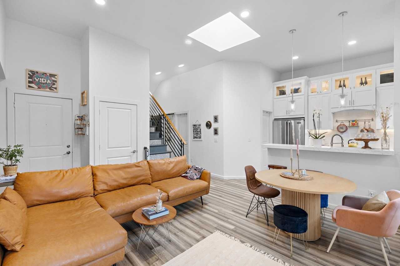 405 Bloomfield St #4 - Photo 5 of 19