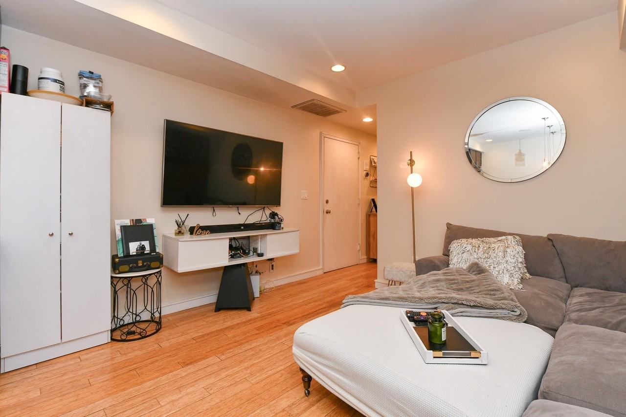 812 Washington St #1 - Photo 3 of 18