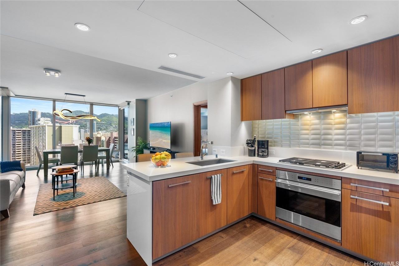 1555 Kapiolani Blvd Apt 1612 - Photo 3 of 16