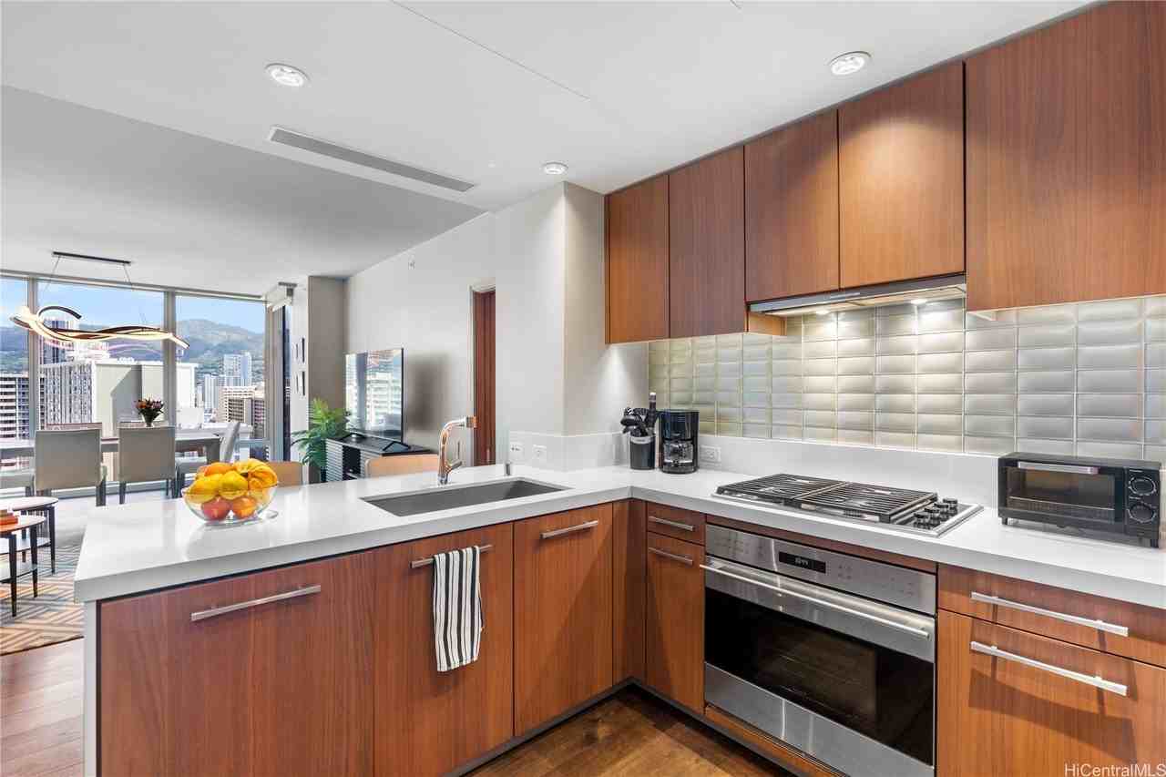 1555 Kapiolani Blvd Apt 1612 - Photo 4 of 16