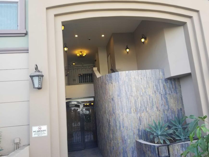 10960 Bloomfield St - Photo 2 of 10