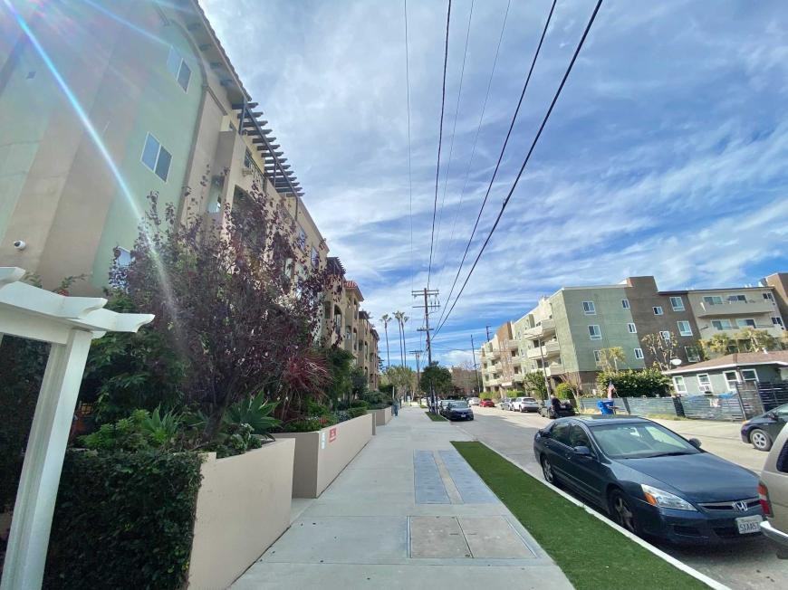 10960 Bloomfield St - Photo 3 of 10