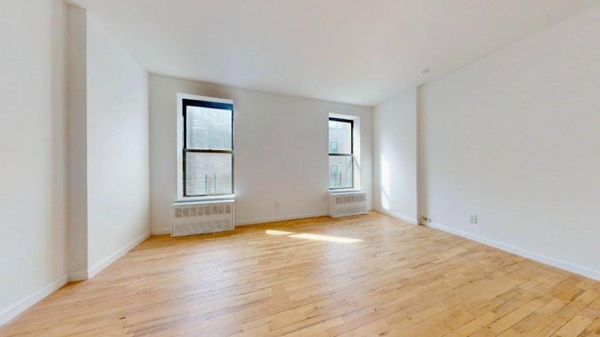 836 Washington Ave - Photo 5 of 9