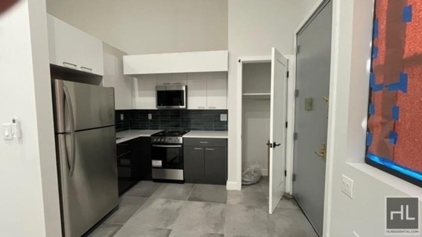 237 Utica Ave - Photo 4 of 10