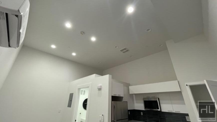 237 Utica Ave - Photo 5 of 10