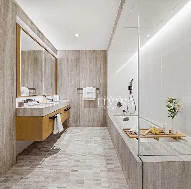 77 Greenwich St - Photo 3 of 10