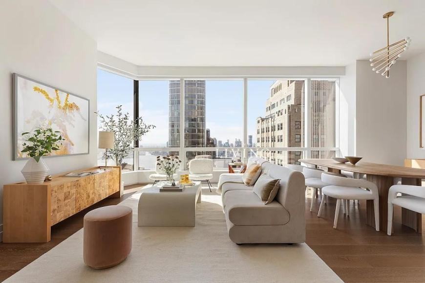 77 Greenwich St - Photo 4 of 10