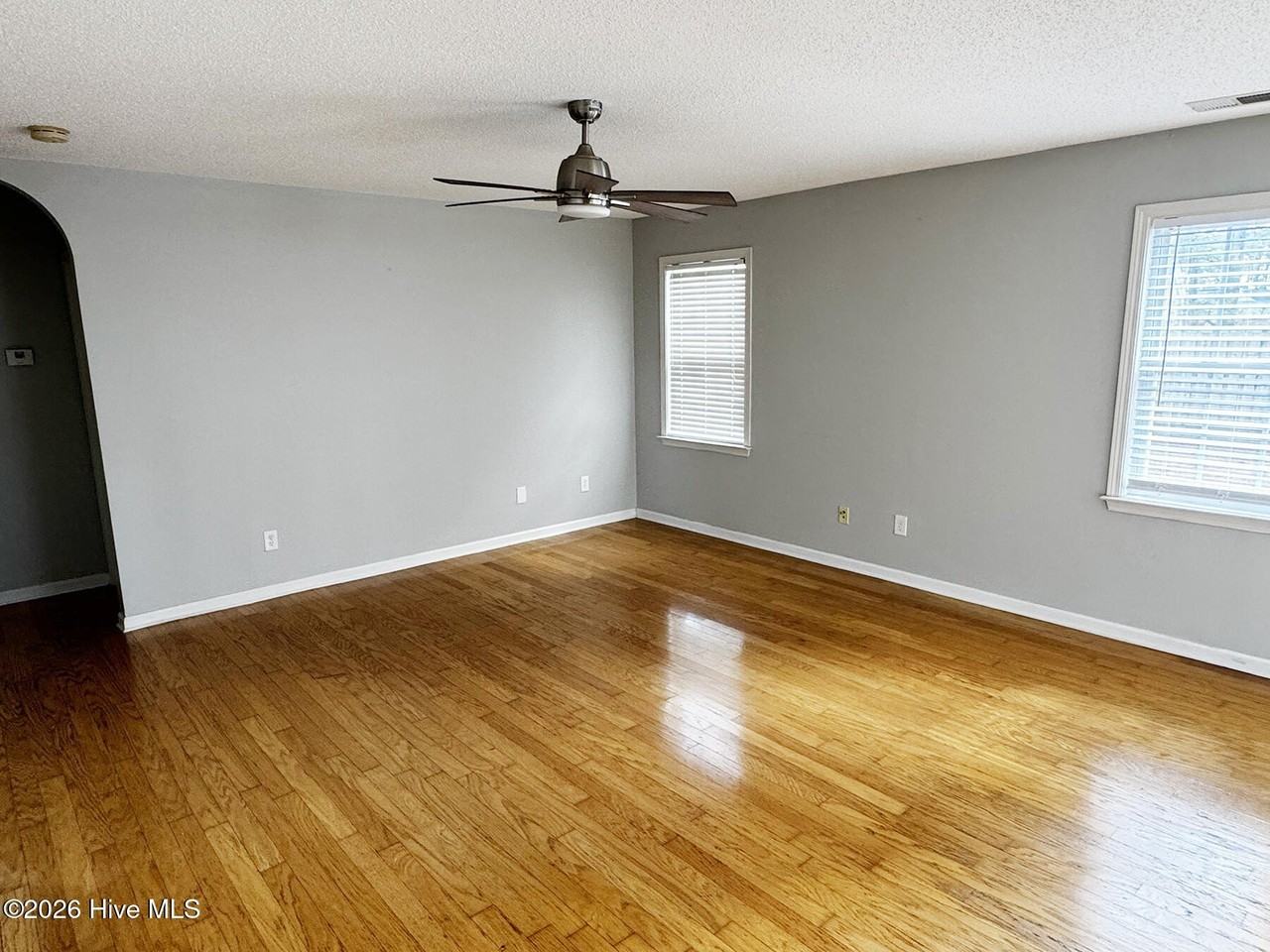 1005 Dayton Ct - Photo 3 of 11