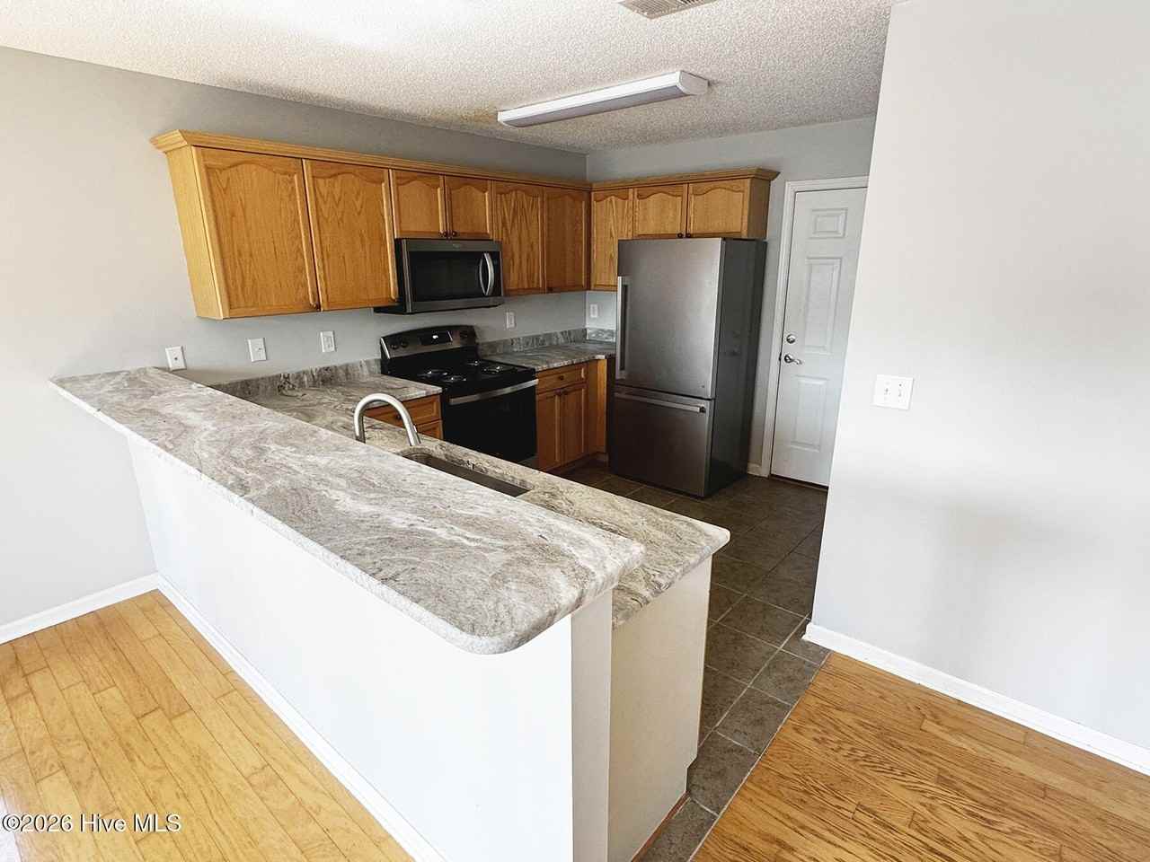 1005 Dayton Ct - Photo 4 of 11