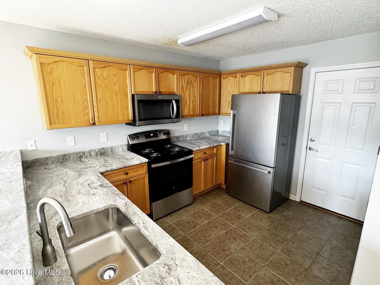 1005 Dayton Ct - Photo 5 of 11