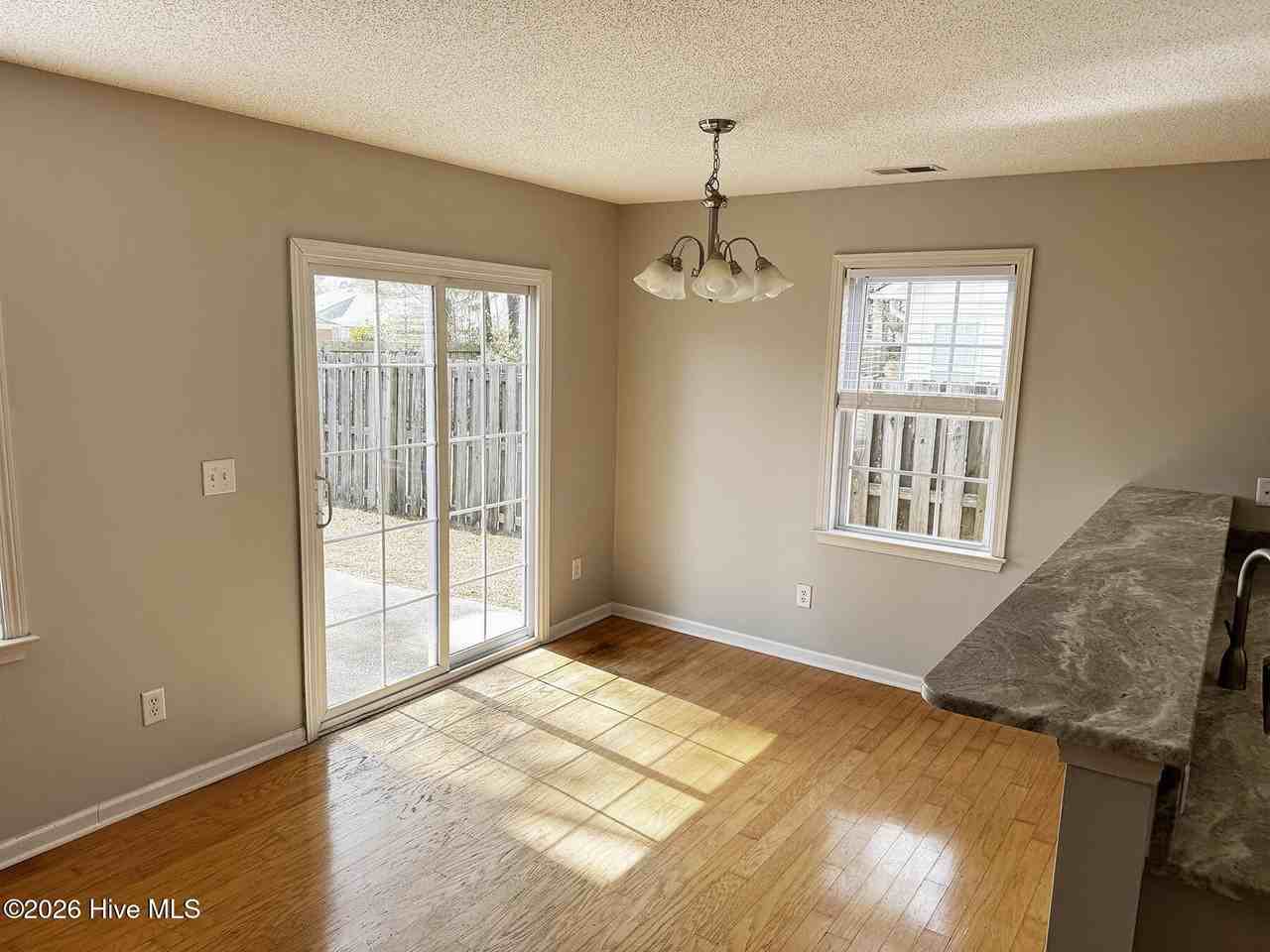 1005 Dayton Ct - Photo 6 of 11