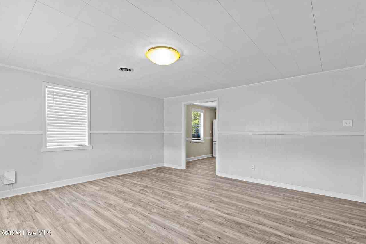 404 Pine St - Photo 2 of 26